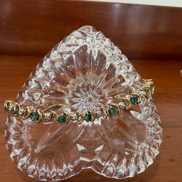 Elegant Vintage Emerald and Diamond 10k Gold Bracelet - Picture 5 of 5